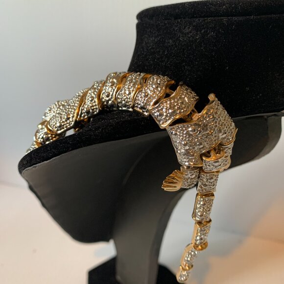 Shoulder brooch articulating Panther with rhinestone and green emerald art deco. - Picture 3 of 5